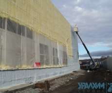 Утепление склада пенополиуретаном Basf Elastospray и покрытием ЛКМ. Толщина напыления 40 мм